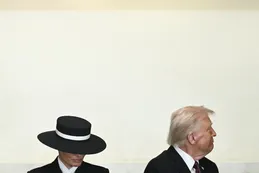 Trump promulga ley que prohíbe la "pornovenganza" y desnudos creados con IA