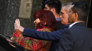 Los abogados de Cristina Kirchner aseguran que "no fueron dos loquitos sueltos" y apuntan contra Nicolás Caputo