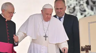 En medio de las especulaciones de renuncia, el Papa Francisco dijo: "Hay que aceptar la vejez"