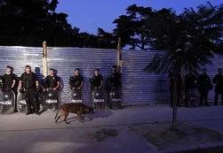 Parque Centenario: los vecinos cortaron Díaz Vélez en la segunda noche de protestas
