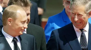 "Su Majestad" versus "Hitler": cómo es la fría relación entre Carlos III y Vladimir Putin