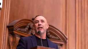 "Es dolorosa la agresión que sufre la imagen de Alfonsín", dice el presidente de la UCR de CABA