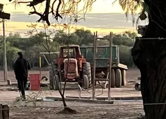 Violento asalto en Comandancia Frías: retuvieron a un hombre durante horas y robaron un tractor