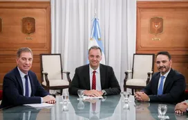El gobernador de Corrientes cuestionó a Manuel Adorni: "La inexperiencia le está costando caro"