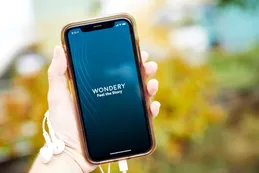 Amazon recortará personal en Wondery y reorganizará su división de audio