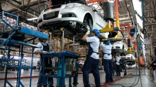 La industria automotriz comenzó el año con fuertes caídas de producción y ventas