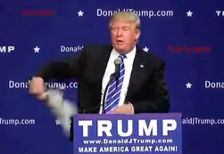 Video | Trump quiso imitar a Capitanich con el diario "The New York Times"