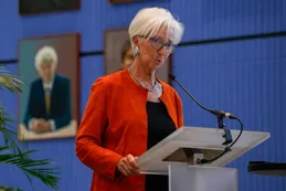 Lagarde dijo que el Banco Central Europeo cumple su meta y mejora el panorama