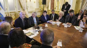 Desde Tinelli a Caparrós, vuelve a reunirse la mesa contra el hambre