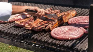 Ofrece pagar un asado para cuatro personas a quien le consiga una casa para alquilar