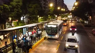 Auto, taxi, Uber o colectivo: la pelea silenciosa de cómo nos movemos en la ciudad