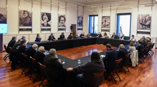 El Gobierno, con empresarios y sindicatos: "Se ganó el primer tiempo"