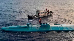 Atraparon el primer "narcosubmarino" sin tripulación : usaban Starlink para controlarlo
