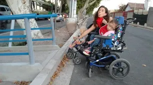 Denunció una rampa para discapacitados "mal hecha", pero la obra no estaba terminada