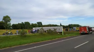 Tras el accidente en la ruta 2, cuatro personas fueron trasladadas a centros de mayor complejidad