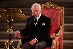 La curiosa lista de exigencias del rey Carlos III: cordones planchados, cama ortopédica, asiento para el inodoro y más