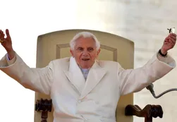 Benedicto XVI: "Di este paso en plena conciencia de su gravedad y novedad"