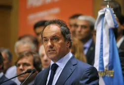 La asistencia de Scioli a los debates presidenciales dependerá de una ley