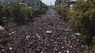 8M en Chile: marcha multitudinaria y represión de carabineros en Santiago