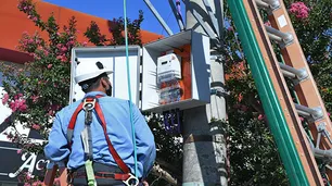 Lavar la ropa de noche: Cómo avanza el plan de EPEC para instalar medidores inteligentes y aplicar una tarifa por banda horaria