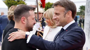 Macron también va a la guerra: elección clave en Francia para ver si puede con la extrema derecha