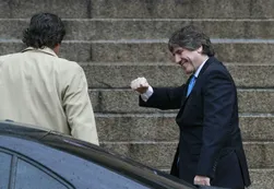 De víctima a socorrista, qué pasó en la vertiginosa visita de Boudou a Tribunales