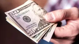 El dólar "barato" empujó la compra de los minoristas y marcó un pico en abril