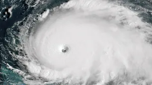 El huracán Dorian golpea con furia las Bahamas y llega a Florida