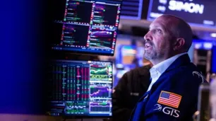 Wall Street sube por Nvidia: el S&P 500 roza récord impulsado por la IA