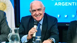 Ricardo Gil Lavedra: "Es difícil alcanzar consensos, enseguida aparecen las pretensiones personales"