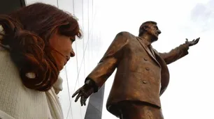 Sacaron del CCK una estatua de Néstor Kirchner: "Se la llevó Cristina"