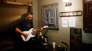 Por la demanda de los fans, show el show de Tom Misch cambia de lugar