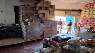 Allanaron 24 cooperativas en la causa por presunta extorsión de beneficiarios de programas sociales: encontraron comida vencida