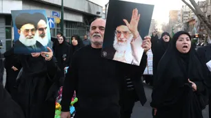 “Cualquier cosa, menos los Ayatollahs”