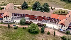 Por qué se cierran los hoteles estatales de Chapadmalal y Embalse