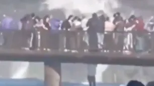 Video: un turista saltó a las Cataratas del Iguazú para recuperar un celular