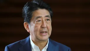 Quién fue Shinzo Abe, el político de "sangre azul" que más años gobernó Japón y terminó asesinado