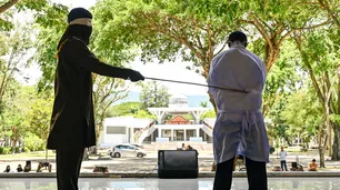 Indonesia: dos hombres fueron brutalmente azotados en público por mantener relaciones