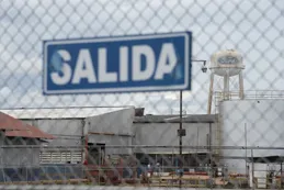 Venezuela abandona controles al estilo cubano y ayuda a empresas