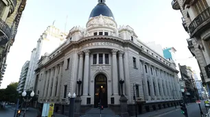 Evacuaron la Bolsa de Comercio de Rosario por una amenaza de bomba, a horas de que asista Javier Milei