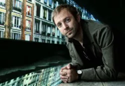 Quién es el artista que "se robó" la punta del Obelisco