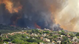 Córdoba en llamas: el fuego acecha los barrios de Villa Carlos Paz y evacúan a vecinos