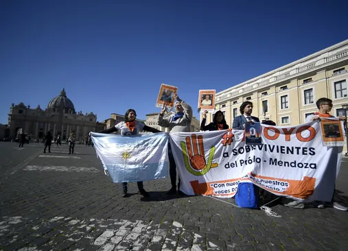Argentinos víctimas de abusos sexuales reclamaron justicia y reparación al Papa Francisco