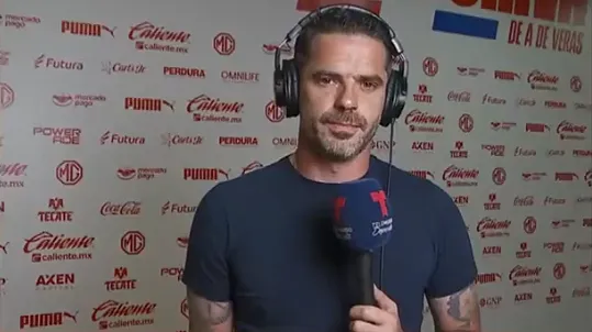 Gago jugó a la estatua viviente en México: "Nadie de Boca habló conmigo", dijo sin mover una ceja