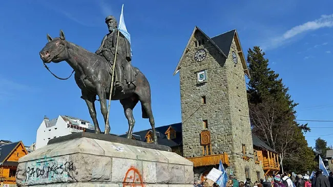 Bariloche: El proyecto de traslado del monumento a Roca fue suspendido por una medida cautelar