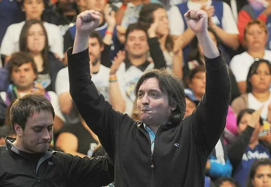 Los giros de Telam: Máximo Kirchner un "líder de masas" y Bonadío "un apretador"