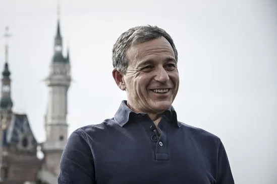 Inversionistas de Disney aprueban pago a su director ejecutivo