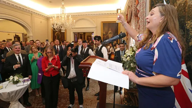 Coronación de Carlos III: el festejo en la Embajada Británica en Buenos Aires