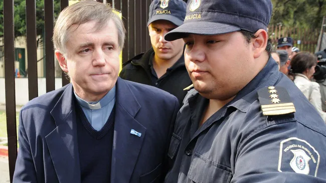 El cura Grassi se representará a sí mismo y busca quedar en libertad: quiere volver a dar misa y vivir en un country