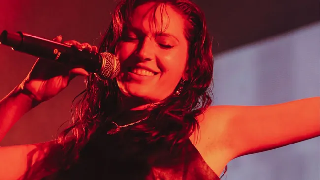 Feli Colina se presentó en el Cosquín Rock y habló sobre su proceso de composición y los proyectos para el 2023